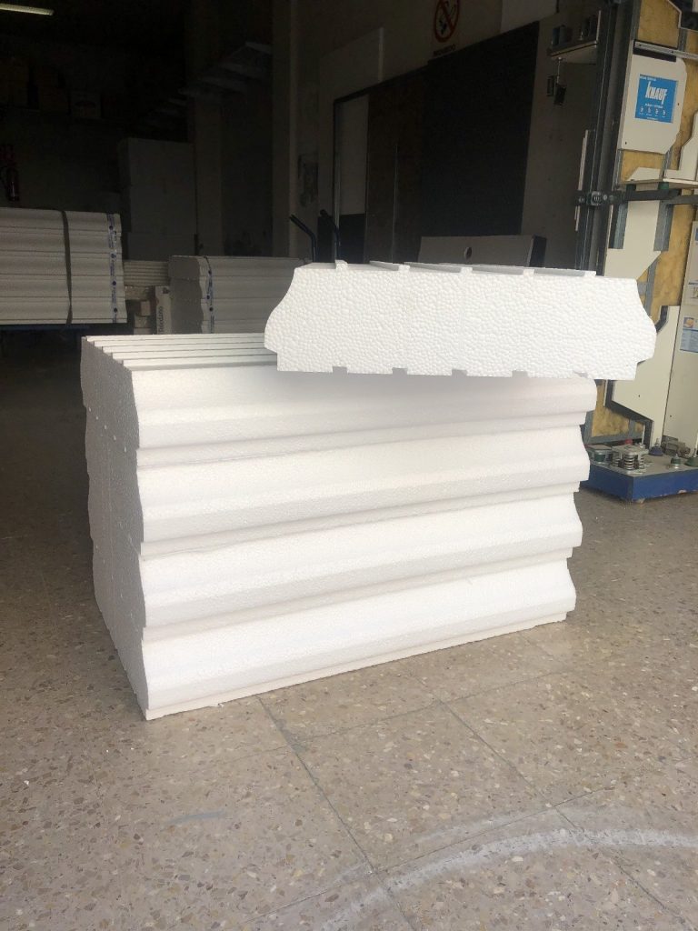 Palé de bovedillas de poliestireno en la fábrica de Munné Aislamientos, Valencia
