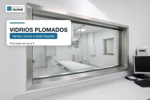 Vidrio plomado montado en el tabique de una sala de rayos X